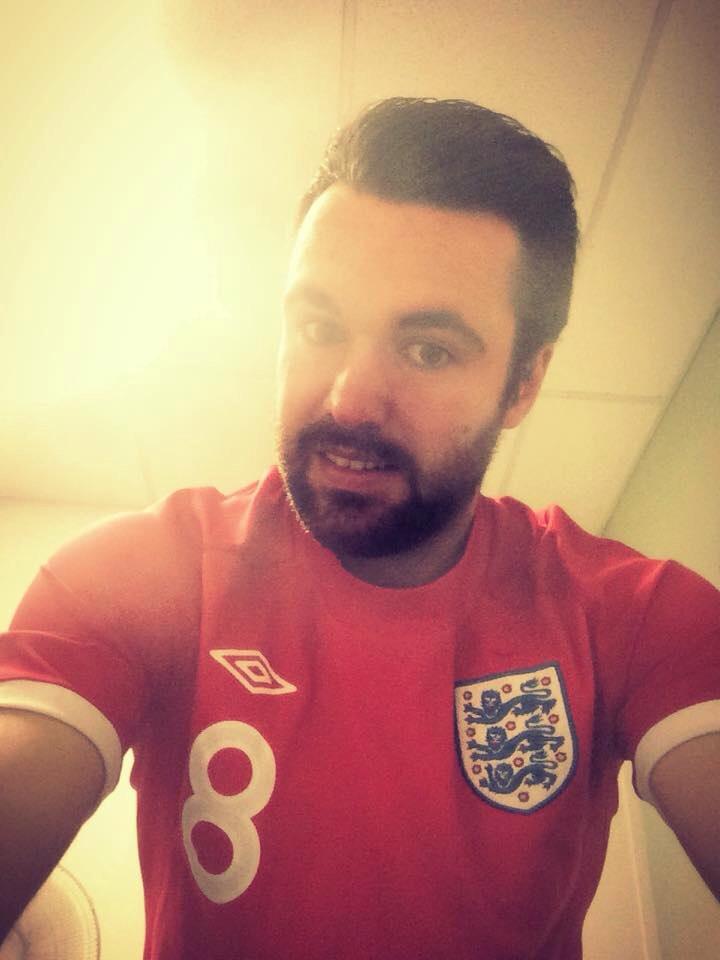 CurtisHaskell23's tweet photo. C'mon England! Do the Italian job! Wearing the shirt with pride in New Zealand 👍⚽️ #england #football  #ITAvENG http://t.co/HIzbPVDcXw