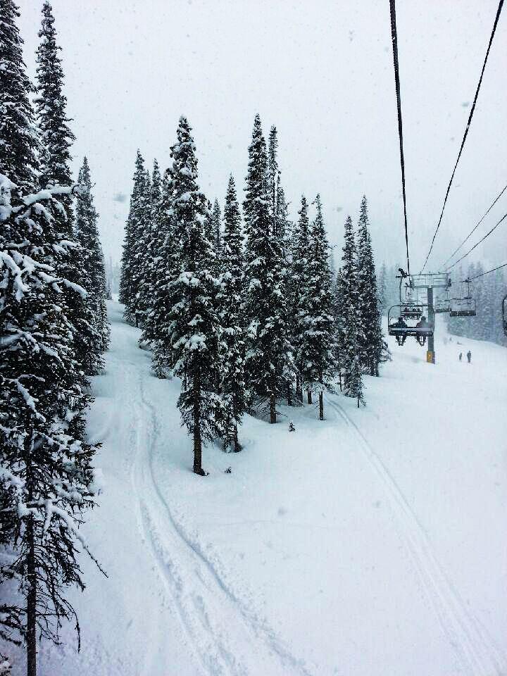 FairmontJPL's tweet photo. Currently from  @MarmotBasin Basin! Snow day anyone? #mymarmot  #skialberta http://t.co/10bIq1XUyb
