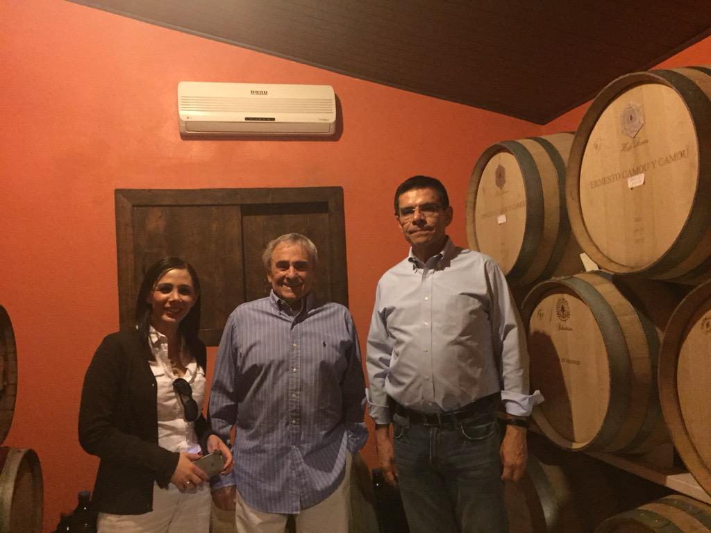 LailaChemor's tweet photo. #BC #ViñadeFrannes @EnriqueJacobR con #DonErnestoAlvarezMorphy #Emprendedorybeneficiario #FNE2014 @INADEM_SE http://t.co/k0CRDXbNRk