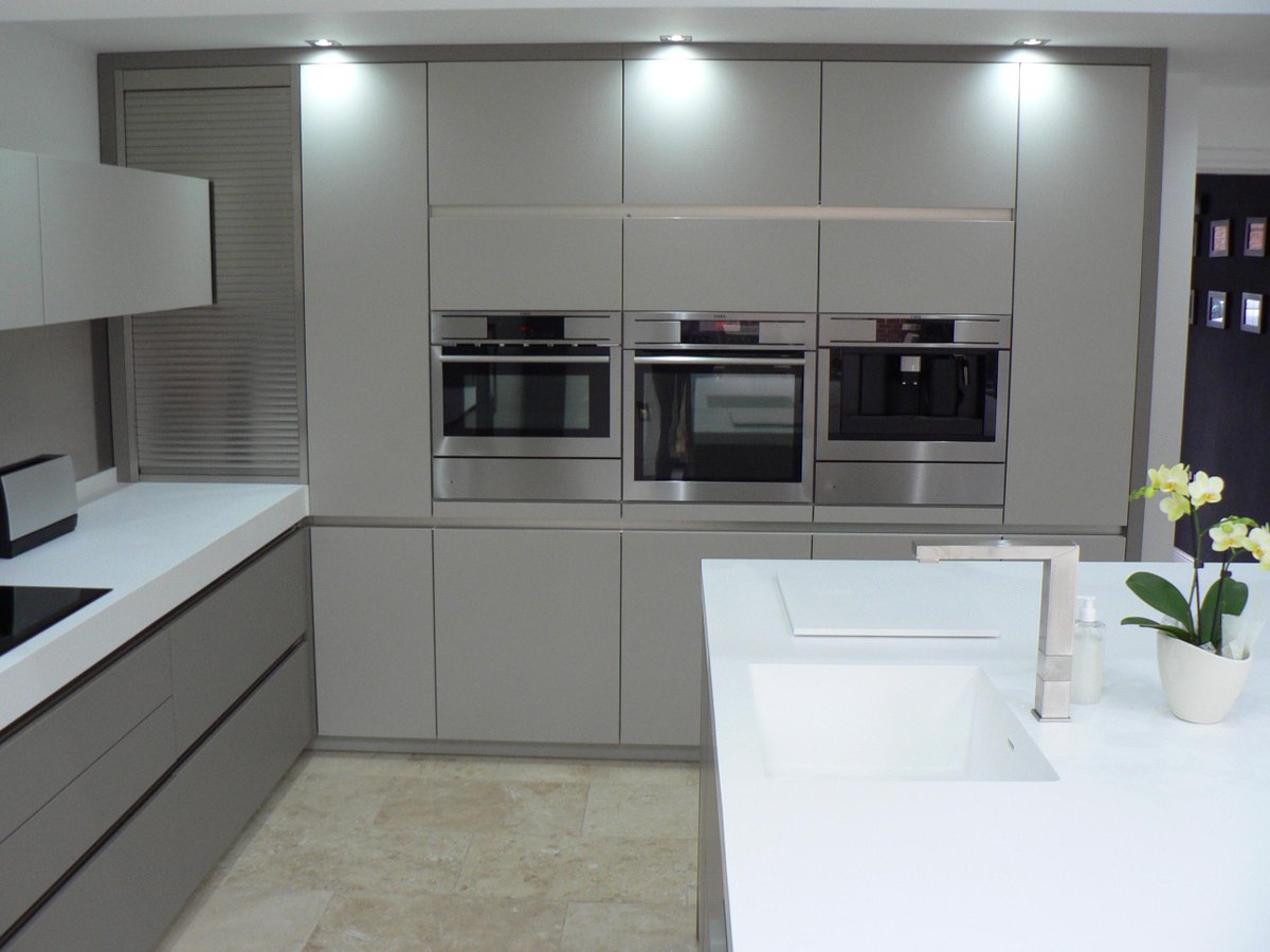 Keller Design Centre On Twitter I Love The Lines Of Handleless Kitchens With Slab Doors Poshhour Http T Co Oilajwwkdj