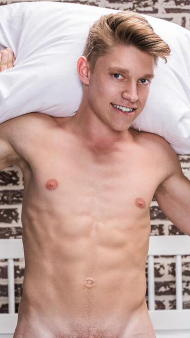 Earn money by chatting online! http://t.co/mFIvG441Ll #gay #gaycamshow #xxx http://t.co/kxryKV8cet