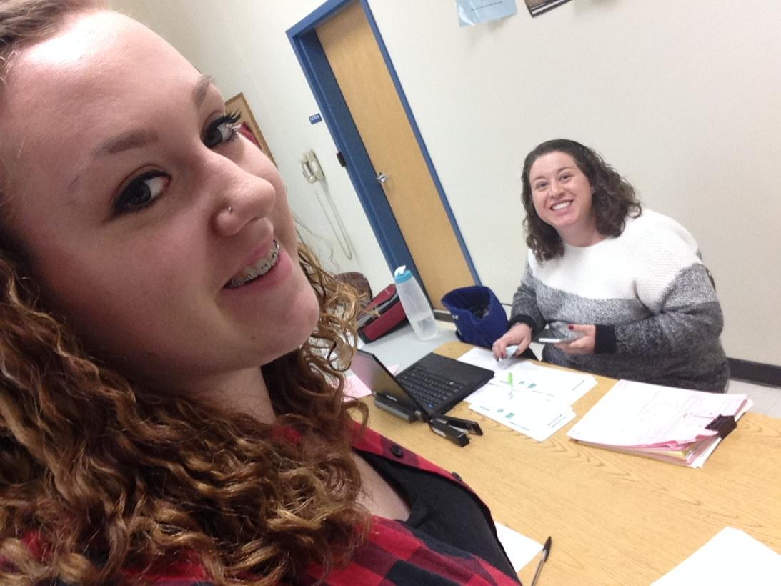 mmebrady's tweet photo. #seniorstudyhall #whostolemyphone #iball http://t.co/eXSHagDYqW