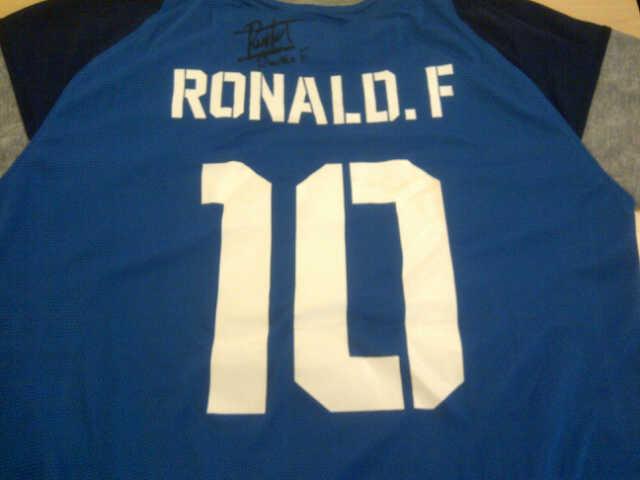 ForzaPSIS's tweet photo. Pwengen! RT @InjersStore: Jersey player Issues match PSIS vs Arema bertanda tangan sang legenda Ronald Fagundes 500rb http://t.co/4VgFxhWaIF