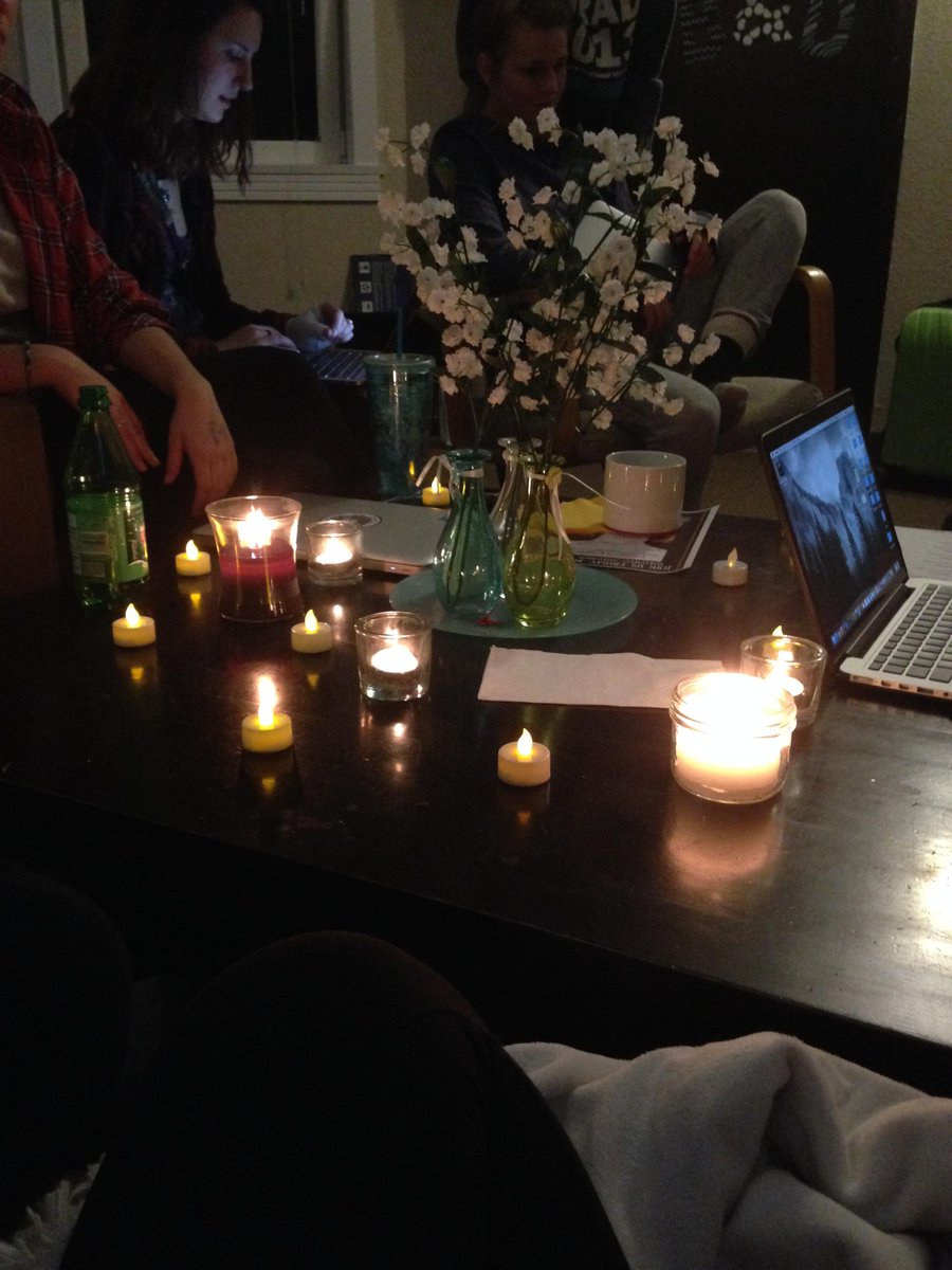 BrittanyTRoe's tweet photo. My dorm on Wednesday nights is the coziest place of 'em all. <3 #COMM270 http://t.co/jCVsSKNGOr