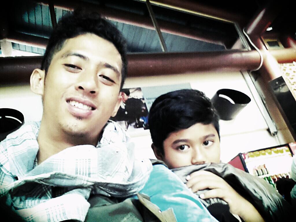 bangshandy's tweet photo. W/ naufal arya http://t.co/dDEuIleMg4