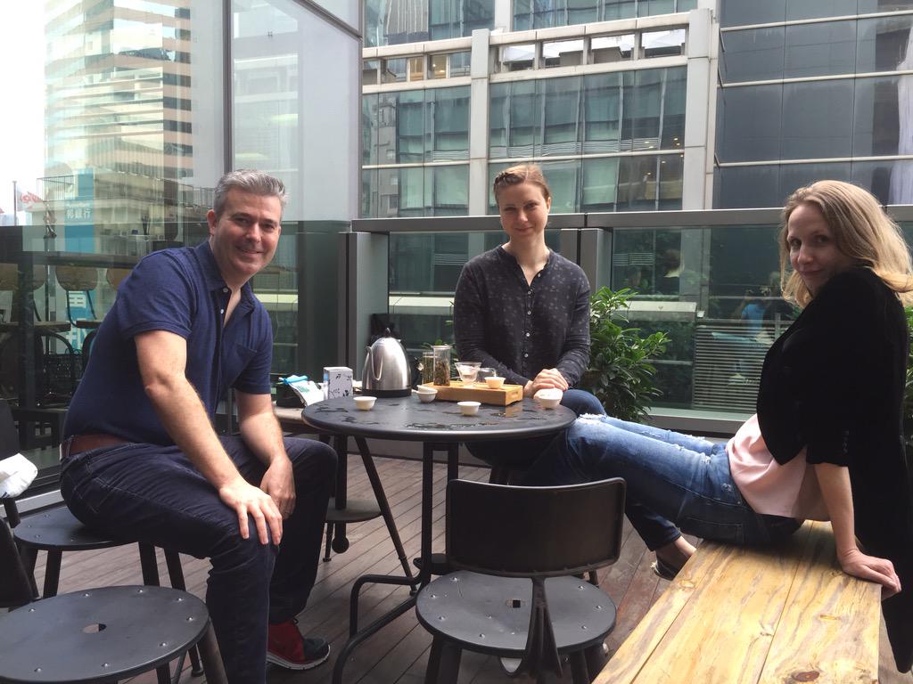 ilyabelikin's tweet image. #TeaTableProject is spreading. This is @ddiadkina performing proper #teatable at at @Garage_Society, yesterday.