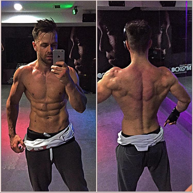 peet_rothwell's tweet photo. Front and back, sides pose! 7 weeks out! #usnclassic #bodypowerexpo @USN_UK @BodyPowerExpo #cheekyfilter http://t.co/XvQJkvslnP