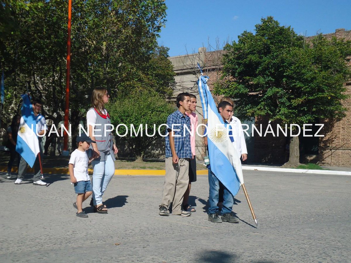 MipuebloJNFdez's tweet photo. Todas las Instituciones presentes en el 106° #aniversario de nuestro pueblo!! Hermoso día de sol y mucho público! http://t.co/4bvRSsKYs0