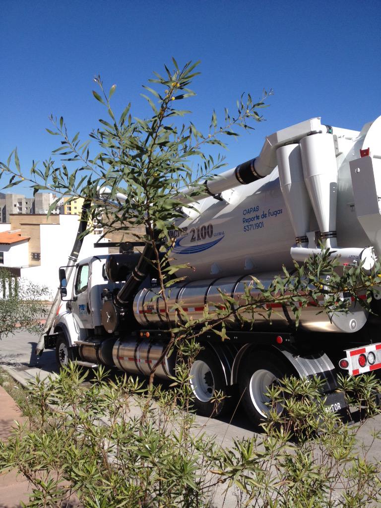 <a href="/lomasverdes_6ta/">Colonos Lomas Verdes</a> agradece <a href="/Naucalpan_Oapas/">Oapas Naucalpan</a> <a href="/eliasmprieto/">Elías Manuel Prieto</a> por iniciar trabajos desazolve en el Fraccioamiento