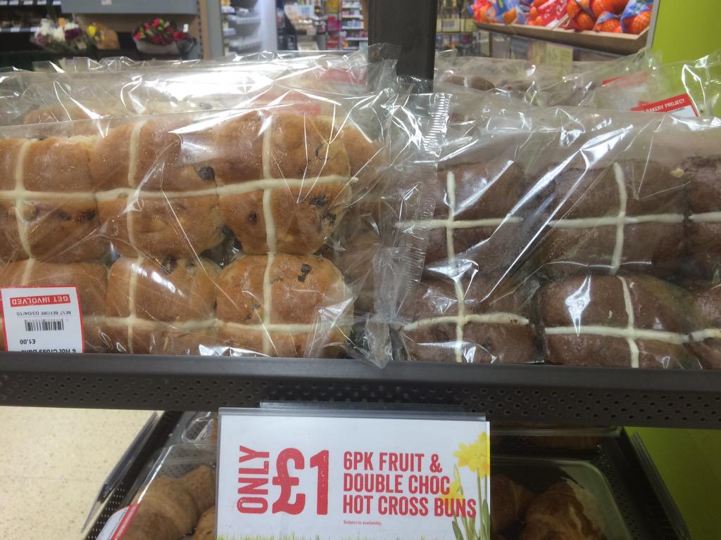 TescoMonument's tweet photo. Euphorium Hot Cross Buns 6pack only £1. RT for traditional hot cross buns, FV for chocolate hot cross buns. http://t.co/Enjy3pStpv