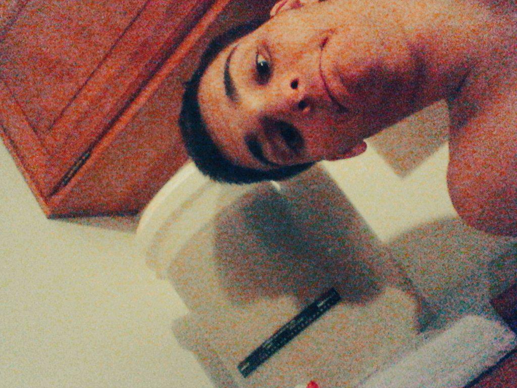 GranadoP's tweet photo. Queeee fácil es hacer cerveza q dsd 8am hasta ahora no hmos parado. Pero.. "Lo mejor esta por llegar"🙌🙌 @MontePinedo http://t.co/rVCUx3sUFq