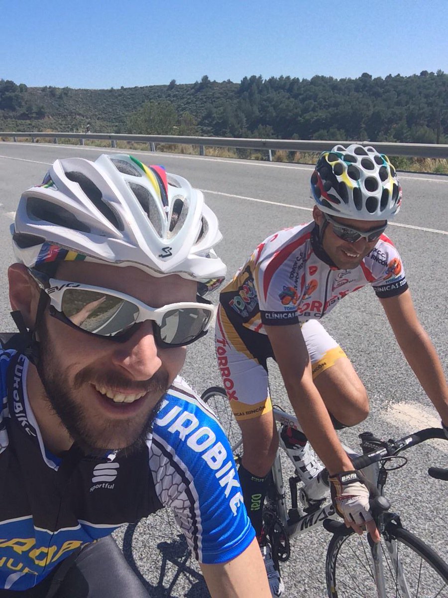 AgAlSan's tweet photo. Hoy con Pepe Pelaez #eurobike-torrox. Buenísima tarde. http://t.co/sMJIjFj59P