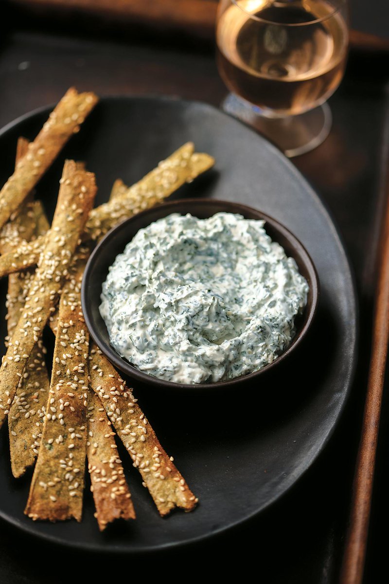 Chatelaine_Qc's tweet photo. Une entrée bien sympa: des bâtonnets au sésame &amp; une trempette au kale #châtelainecuisine http://t.co/kAxU6mjkXS http://t.co/dfAKuTKemK