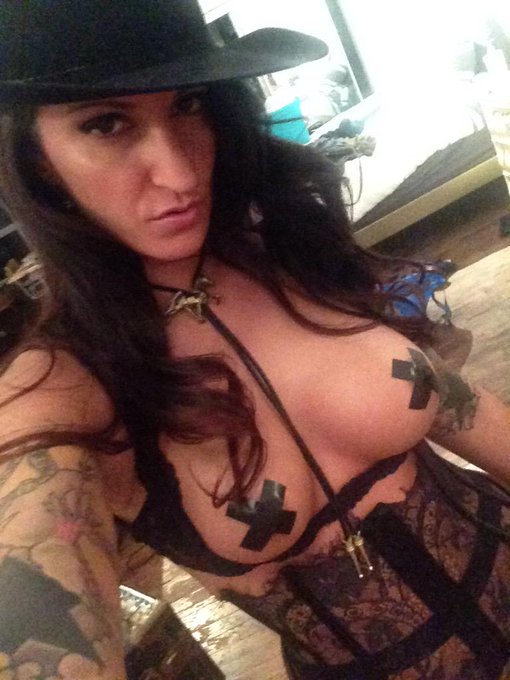 Thats what i looked like on my birthday last Saturday :) http://t.co/nETgdAQVJO<a href="/tag/pantyhosefetish"class="tags"><span>#pantyhosefetish</span></a><a href="/tag/sheertowaist"class="tags"><span>#sheertowaist</span></a>