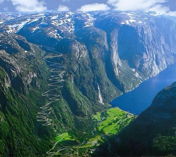_Paisajes_'s tweet photo. El camino a Lysefjorden, #Noruega http://t.co/zqpAyftkJ1