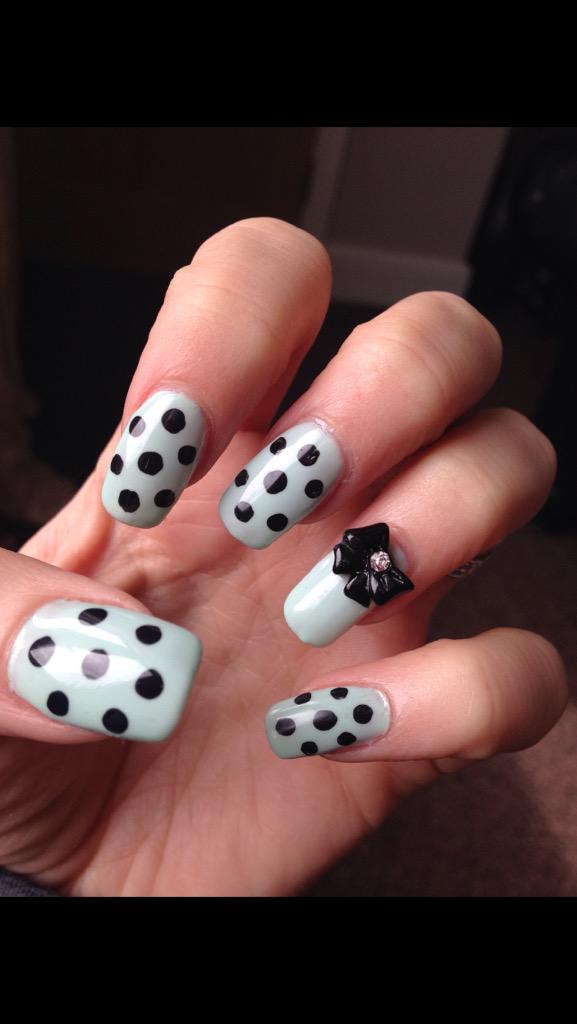 MonroesSalon's tweet photo. Mint and black nails http://t.co/Iqow99N302