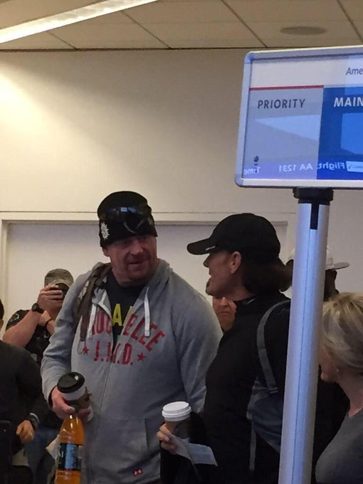 CBdHthLWAAAdxdc.jpg:small