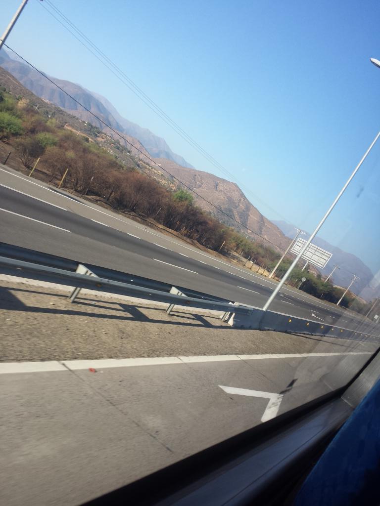 javierahunn's tweet photo. ¡Camino a ver el club de los incomprendidos! ¡Estamos muy emocionadas!  @SeventeenChile http://t.co/2ugFJMUKYA