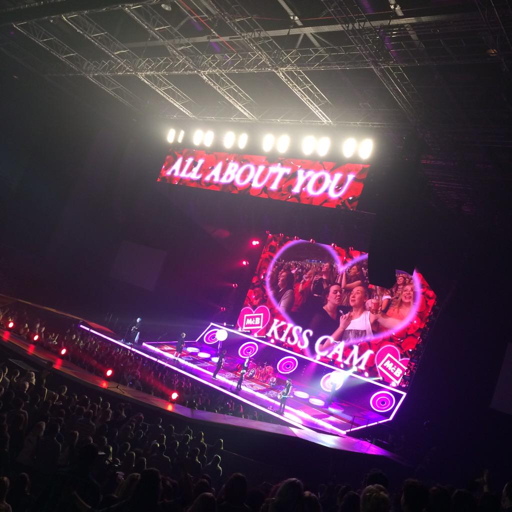M S Bank Arena Liverpool Kiss Cam For All About You Mcbusted Http T Co Rncahiiyhr