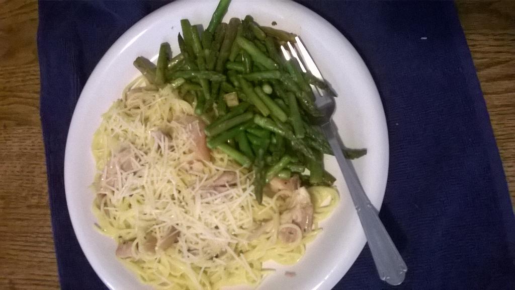 Tyler1Ryan's tweet photo. Chicken parmesan with asparagus😋 great after workout food! http://t.co/gv8tEzCqkP