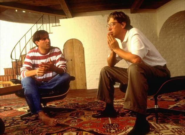 Steve Jobs and Bill Gates chatting in 1991.