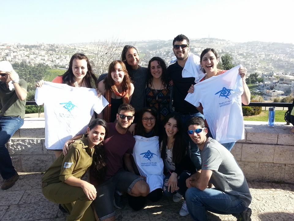 IsraelOutdoors's tweet image. #IsraelOutdoors #IsraelByFoot #Bus292 reps their #Taglit shirts overlooking Jerusalem. Wish you were here!