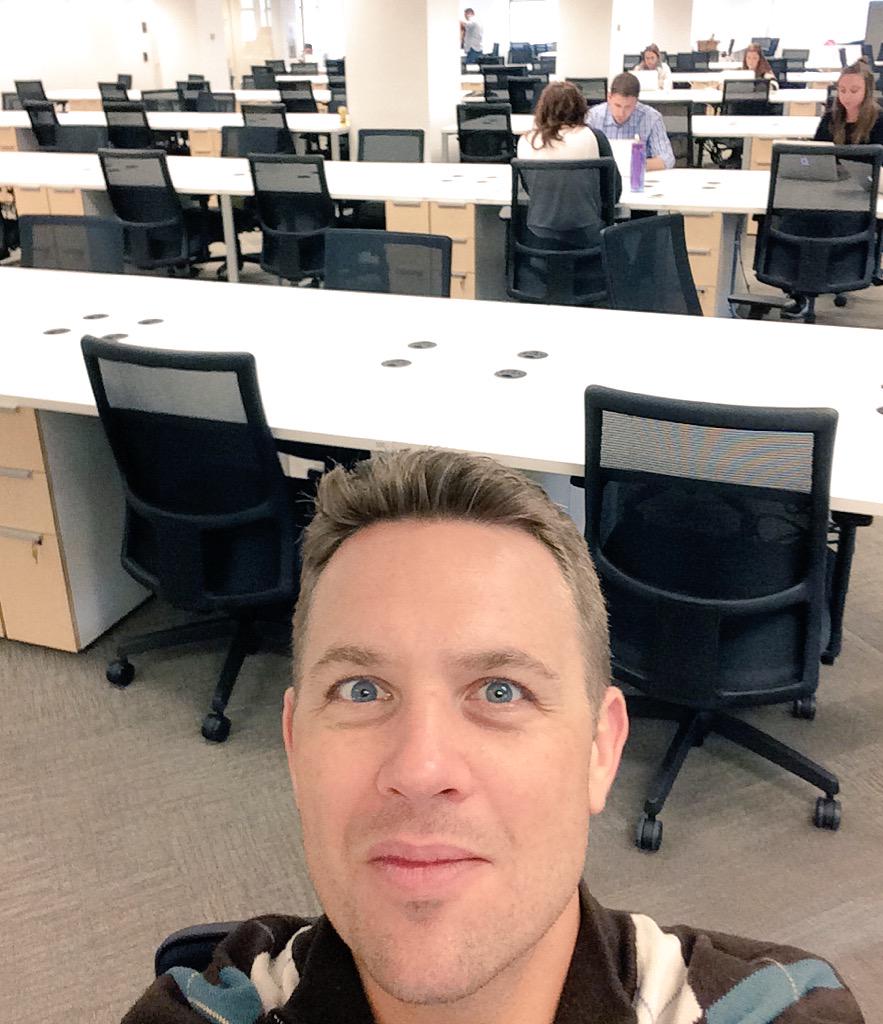 steveschutz's tweet photo. Omg! We Got Seats 4 Days!  #notgoingtolast #VM12 http://t.co/B5yOJIuEOo