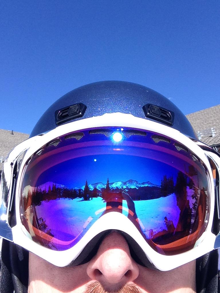 SSullyRT's tweet photo. Bluebird kinda day! #LiveYours #BlueIridiumCrowbar @OakleyJWall @loloshapiro @Oakleymans http://t.co/8dwg3q2ztt