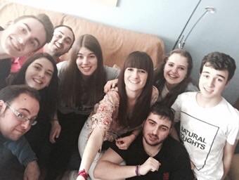 _judithhv's tweet photo. Gracias por hacerme reír y llorar al mismo tiempo una vez más. Gracias por existir. No me faltéis nunca💘🎂 (+19) http://t.co/6ddhvVeMCz