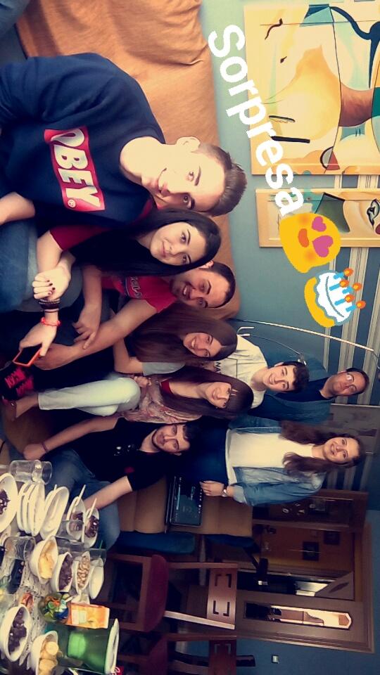 _judithhv's tweet photo. Gracias por hacerme reír y llorar al mismo tiempo una vez más. Gracias por existir. No me faltéis nunca💘🎂 (+19) http://t.co/6ddhvVeMCz