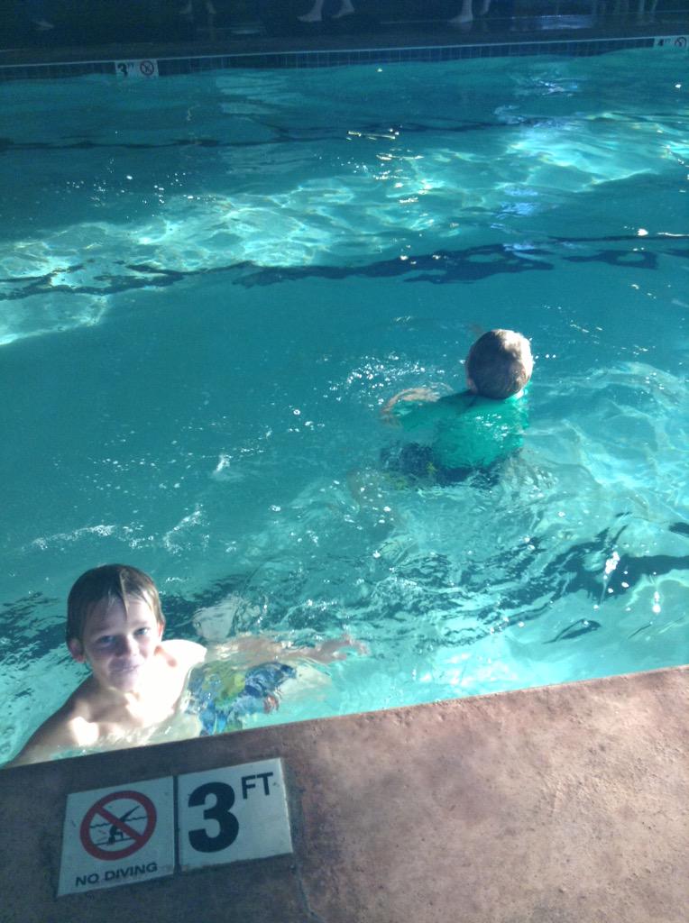 edthemax's tweet image. Hey @LeBronsThrone my friend is going to ohio if you see him say hi here is pitchure of him , he is the small one