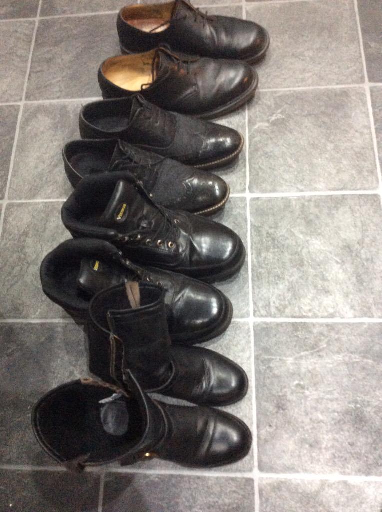 beechjules's tweet photo. My butlers just finished his shoe shining http://t.co/SF1L8jDYkQ
