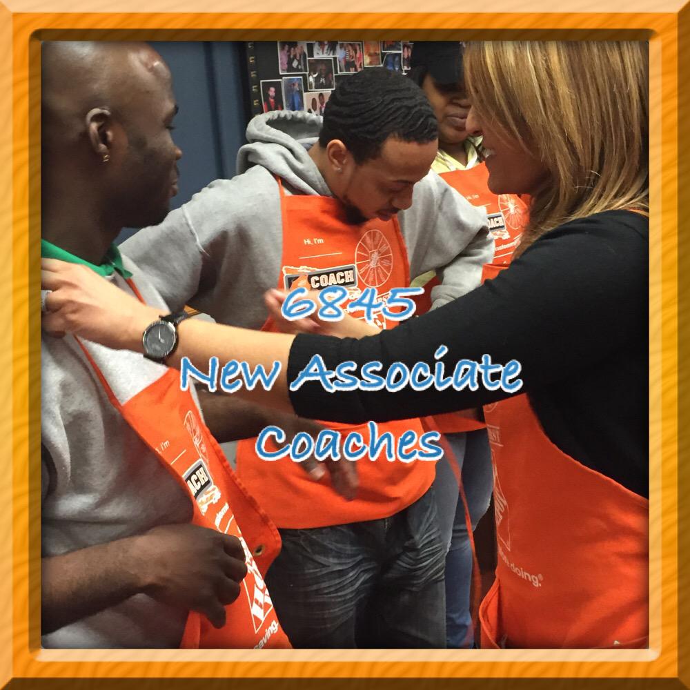 lfleury1's tweet image. @NalineeHobert presenting our coaches with a newly designed coach apron. ✨ #6845 #associatecoach ✨