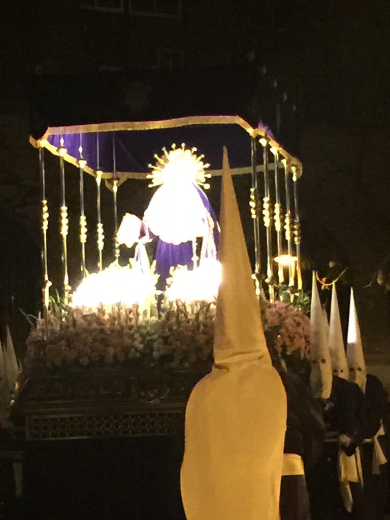 CALVARIO_ZGZ's tweet photo. El @Descend_Zgz y la Virgen de las Lagrimas esperan a ver a su hijo. http://t.co/s72Vwx4DRW