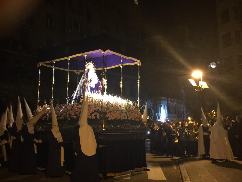 CALVARIO_ZGZ's tweet photo. El @Descend_Zgz y la Virgen de las Lagrimas esperan a ver a su hijo. http://t.co/s72Vwx4DRW