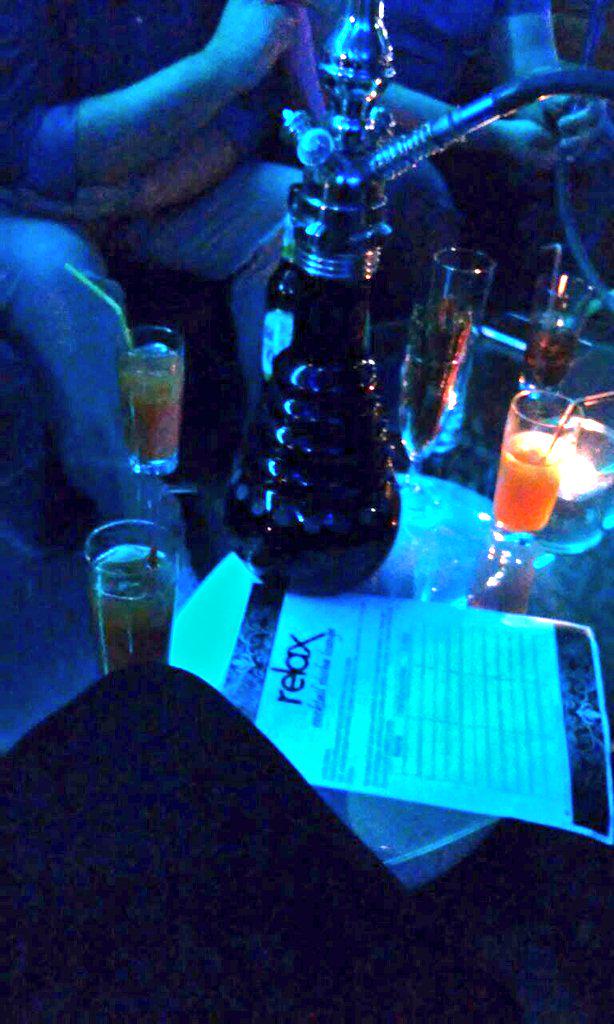 _EniseSimsek's tweet photo. @MerveAtak7 @irematak68 @BuesraYildiz68  
Kafa nereye biz oraya ^^  #shisha #nargile #kizlar http://t.co/4fkVS25uWv