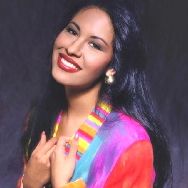 IheshaMarie_'s tweet photo. I wrote my first song at 12years old after I heard #Comalaflor #RIH 🙏 #Selena #Todaymarks20years 🌹 http://t.co/iEE9HNa2GN