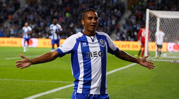 Official Real Madrid Sign Porto Right Back Danilo For 315