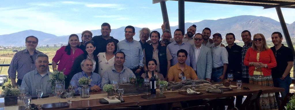 LailaChemor's tweet photo. #BC #VallesdeEnsenada @EnriqueJacobR @INADEM_SE reunión con productores beneficiados #FNE2014 #SistemaProductoVID http://t.co/ImxcxvnEEV
