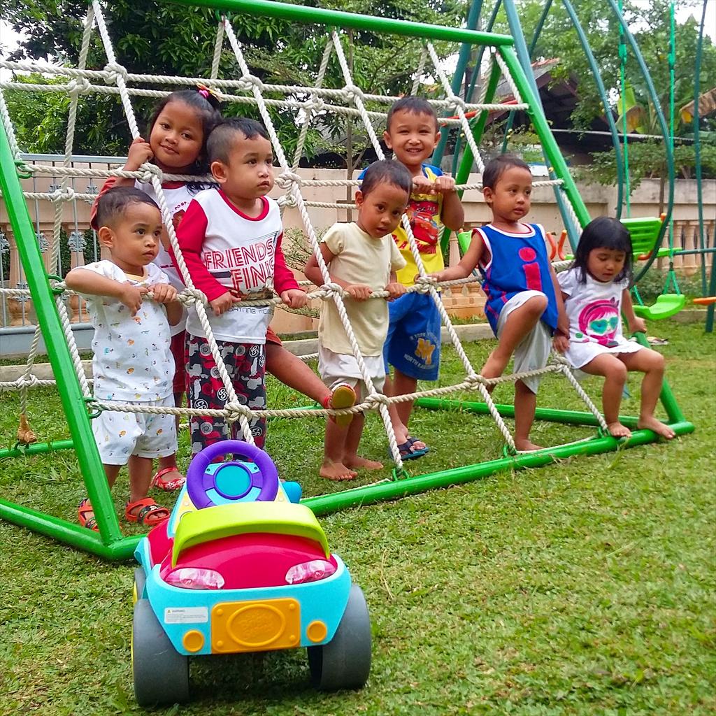 dandeliondcp's tweet photo. Tahap sosialisasi stlh kebutuhan pokok (makan,tidur,rasa aman) terpenuhi. Dandelion DCP partner tepat m'asuh balita http://t.co/DJ4IVPUGph
