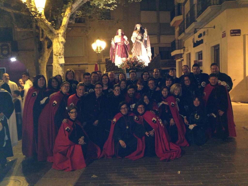 AlbaRuiz_'s tweet photo. Y esto es lo que pasa cuando dos hermandades se ayudan #bonitaexperiencia #grandes #orgullodehermandad http://t.co/bNkYj41ZKl