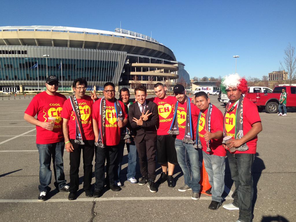 FraseParaLlevar's tweet photo. #Kansas || Con los #CoolArrows !!!
#ElTriEnKC || #ArrowHead http://t.co/S5p4xpHph2