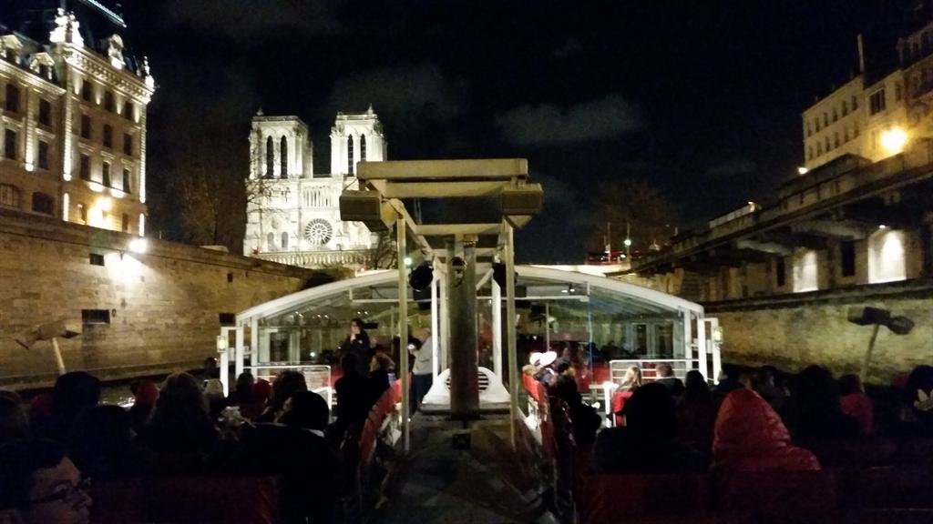 BhsTakes's tweet photo. Day 2 of Paris consisted of Versailles, Notre Dame, and a Seine Boat Tour (also accordions) #BeaucoupDeChoses http://t.co/YCedh2eTq8