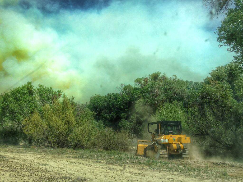 SBCOUNTYFIRE's tweet image. #SBCoFD Special Operations #Dozer 2 working the fire line on the #RiverBottom #Fire