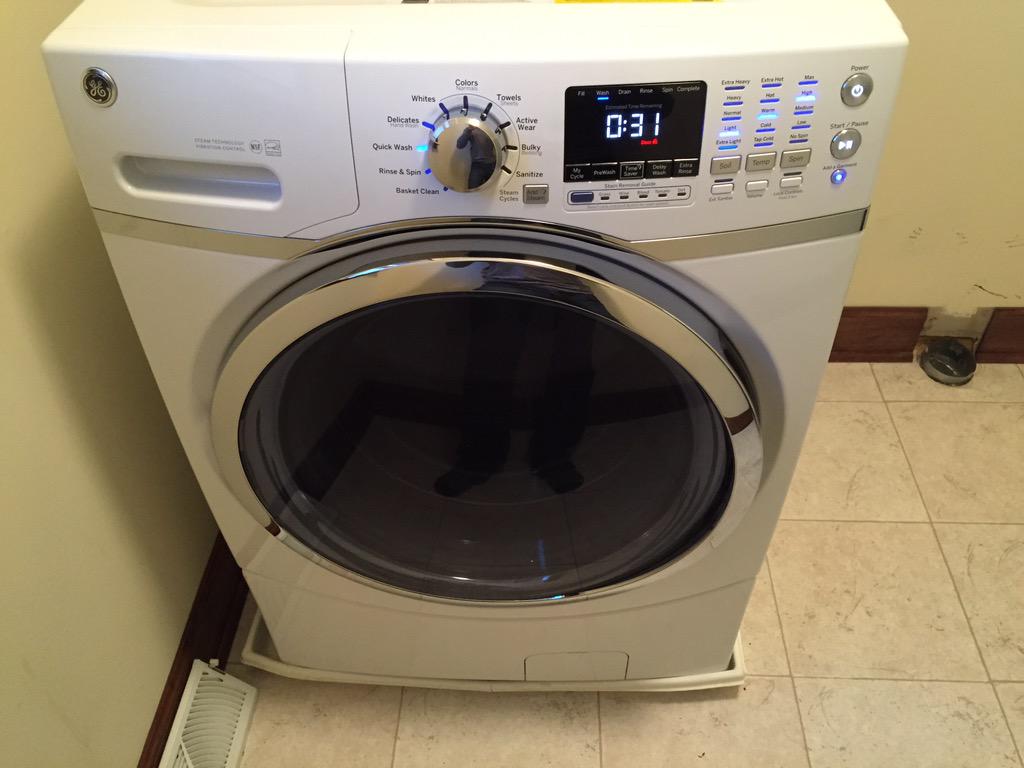 CzarneckiD's tweet image. Obligatory new appliance photo #suburbia #frontloadingwashingmachine