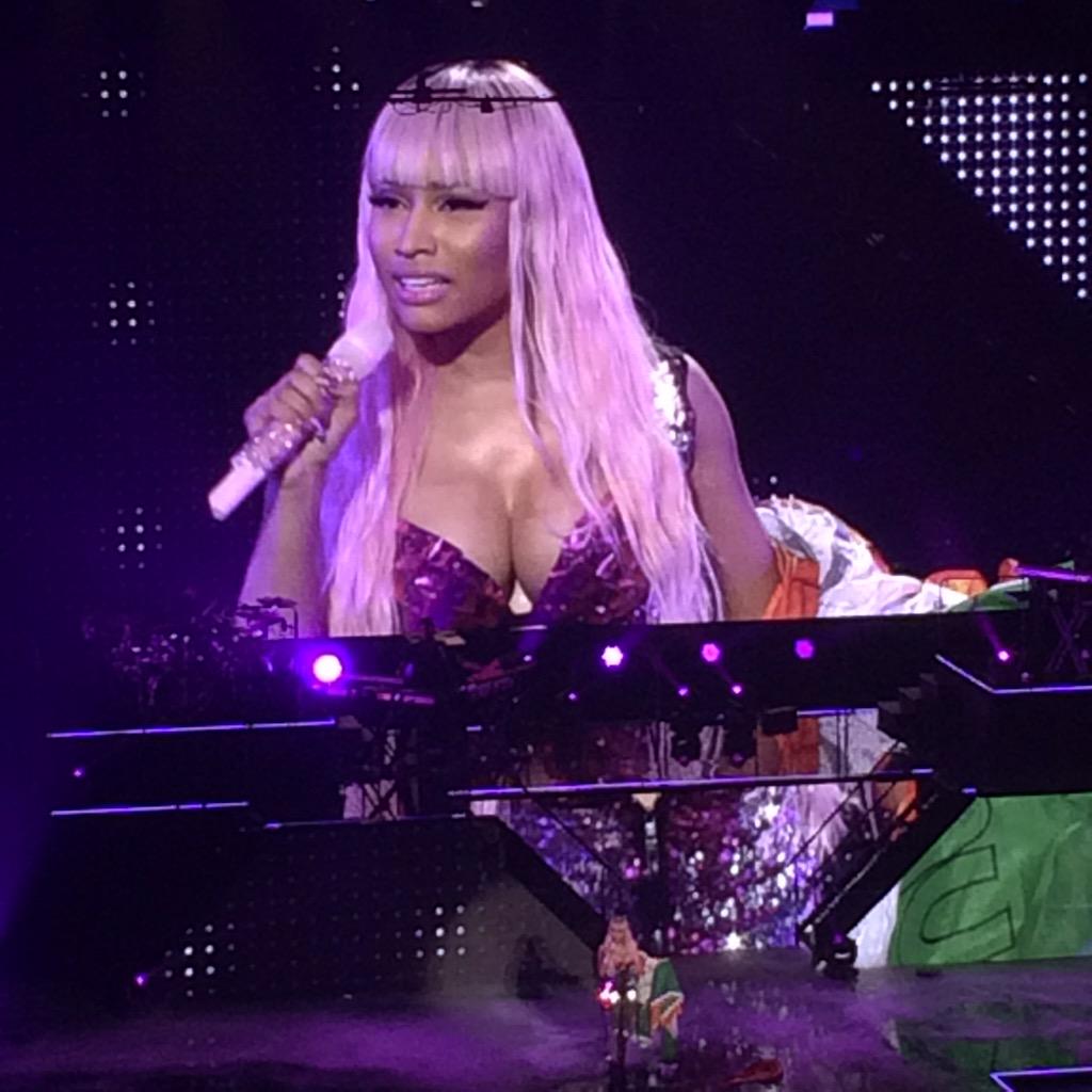ShannonOGorman4's tweet photo. @NICKIMINAJ  this girl was amazing tonight 😄👍 #Ireland 💚 http://t.co/OTRdibpUs9