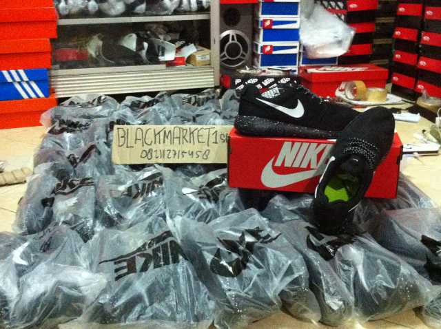 bangetdotme's tweet photo. Info barang legit: [Premium] Nike Roshe Run Full Black Oreo uk 40 41 42 43 44 BNIB di @blackmarket1st cuma 360,000 https://t.co/4SrqtGq8zZ
