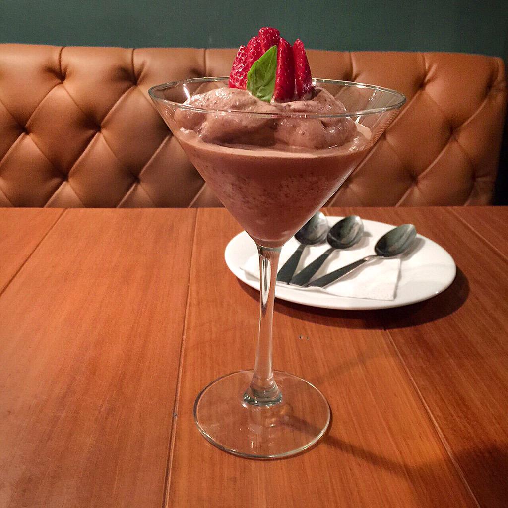 Lapasteria's tweet photo. AFGOGATO : Es el nuevo postre en #LaPasteria (Gelato de Ferrero con un shot de Cafe expreso) http://t.co/S2KLSCkz4F