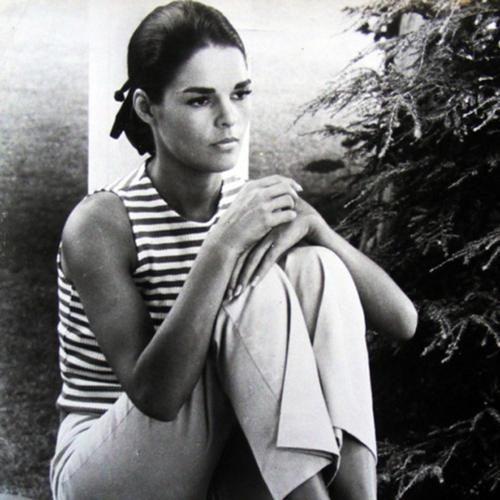 Happy Birthday to Ali MacGraw, who turns 76 today! 