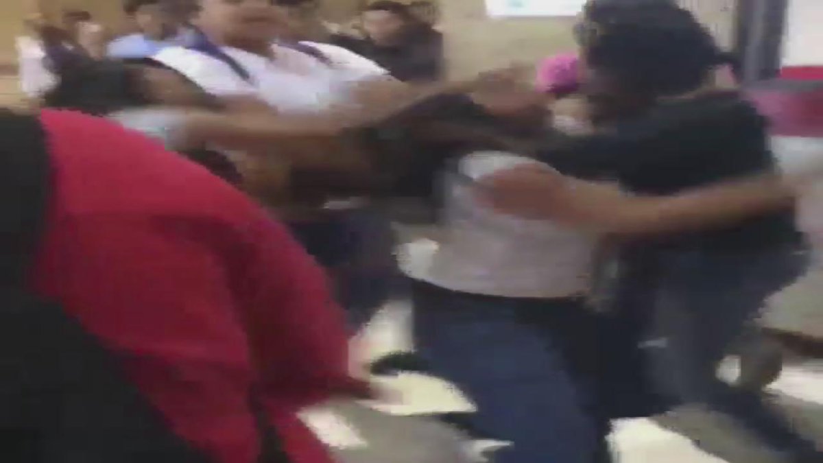 abc13houston's tweet image. Video from an ABC-13 eyewitness shows chaos in the halls of Langham Creek High School: abc13.com/597516/